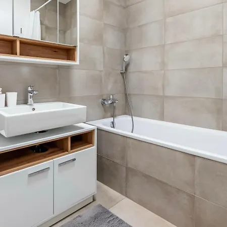Appartement Svetly S Parkovanim A Klimatizaciou V Novostavbe Bratislava